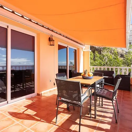 Home2book Amazing Sea Views, Terrace & Pool 公寓